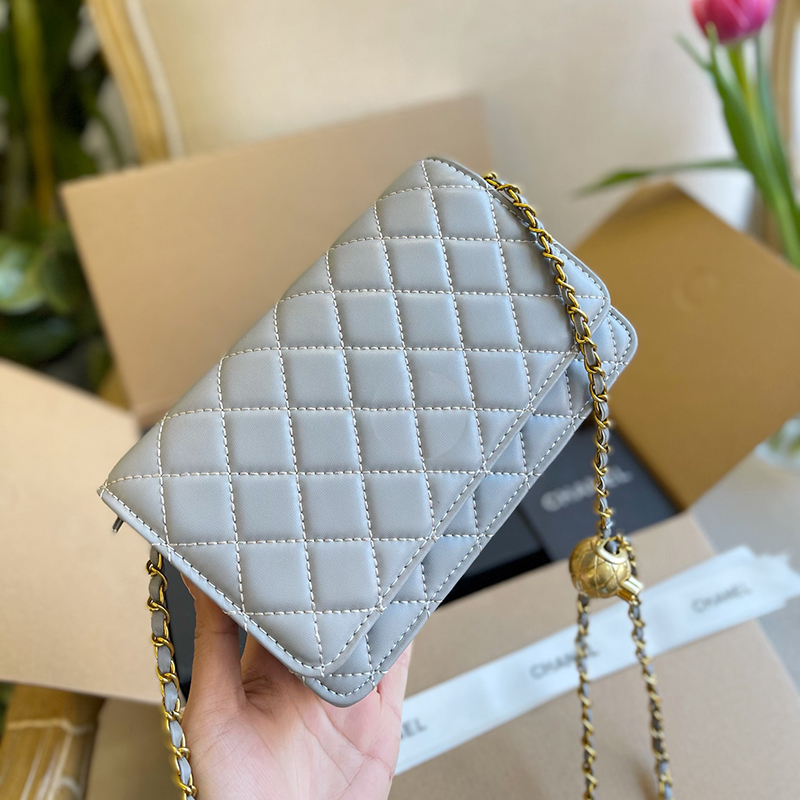 2023 High Level Designer Crossbody Purse Hobos Luxury Diamond Lattice Soft Shoulder Bag Woc ss21 Flap Leather Adjustable Chain Wallet Bags Channel Size 20cm, White 20cm
2023 High Level Designer Crossbody Purse Hobos Luxury Diamond Lattice Soft Shoulder Bag Woc ss21 Flap Leather Adjustable Chain Wallet Bags Channel Size 20cm, White 20cm