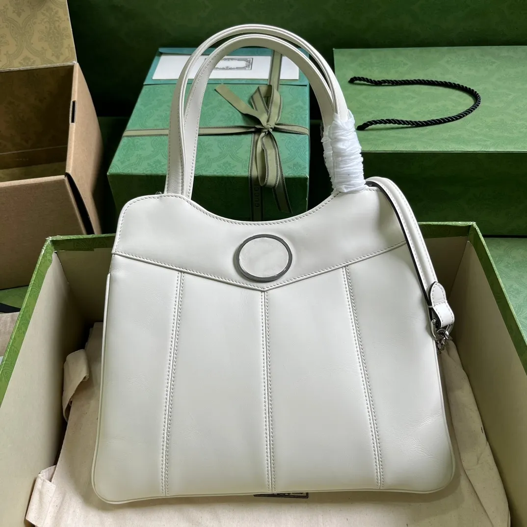 2023 New luxurys designers style Handbags bag Women Leather Party One Shoulder chains Crossbody Bag Messenger Purse Wallet Evening Bags, Black
2023 New luxurys designers style Handbags bag Women Leather Party One Shoulder chains Crossbody Bag Messenger Purse Wallet Evening Bags, Black