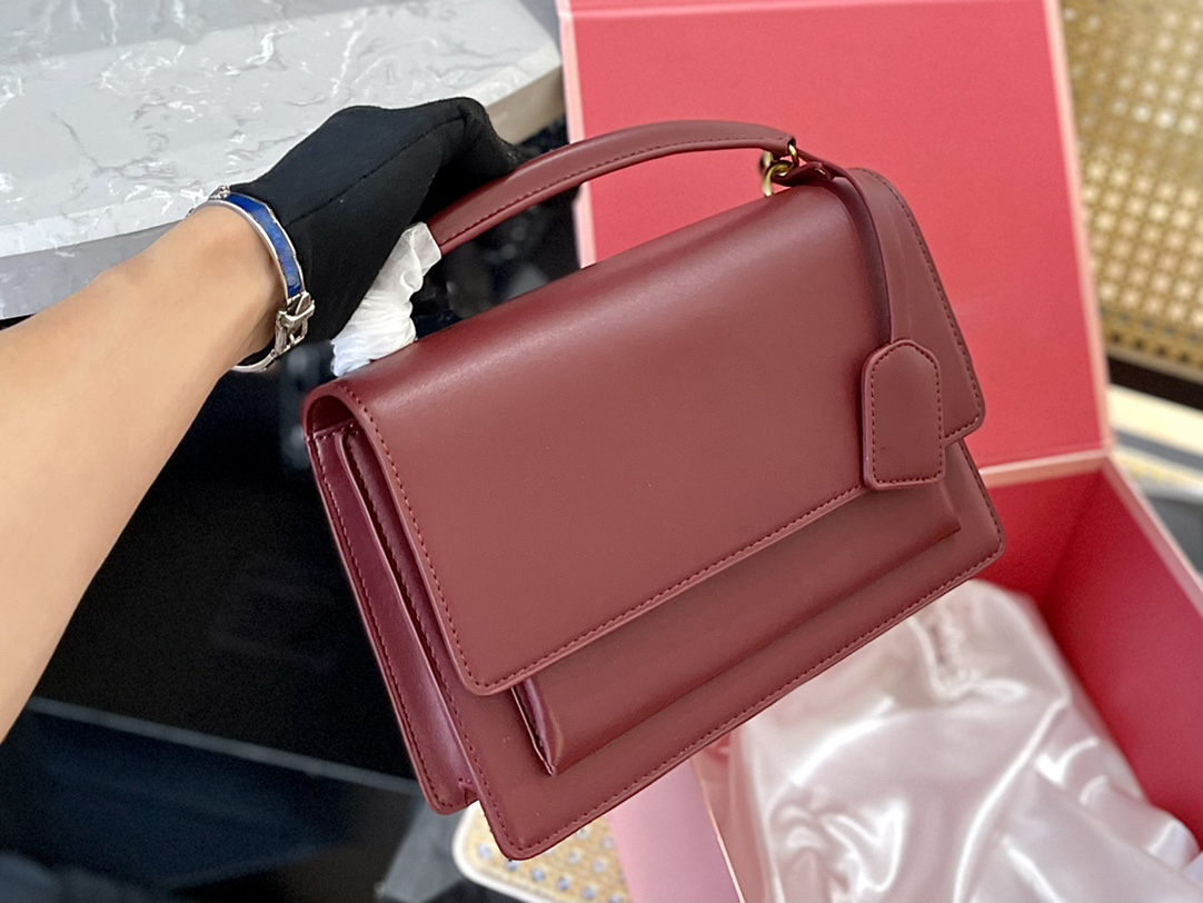 designer bag fashion women's bag Luxury tote bag One-shoulder messenger handbag Large capacity multi-color trend matching, White
designer bag fashion women's bag Luxury tote bag One-shoulder messenger handbag Large capacity multi-color trend matching, White