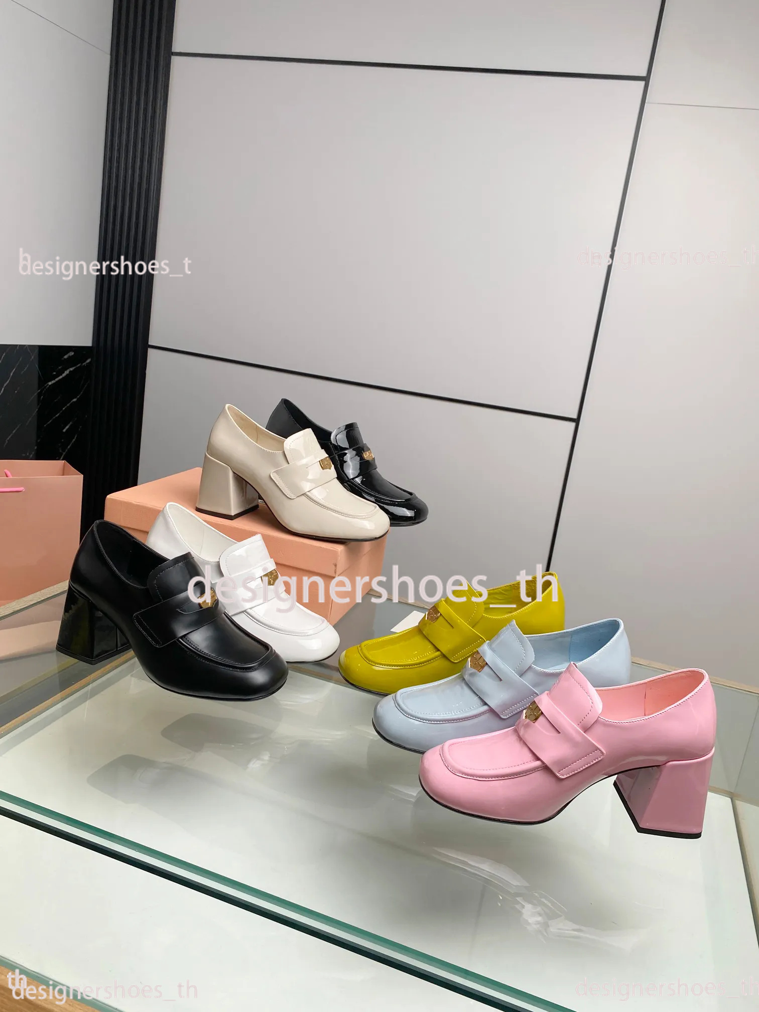 Designer Shoes Women Loafers Penny Loafers Chunky Engraved Logo Coins Lady Classic Shoes High Heeled Oxfords Black Office Dress Shoe
Designer Shoes Women Loafers Penny Loafers Chunky Engraved Logo Coins Lady Classic Shoes High Heeled Oxfords Black Office Dress Shoe