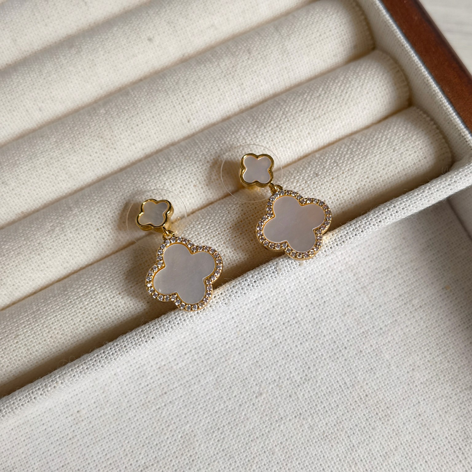 4/Four Leaf Clover Dangle Chandelier Stud Earrings Copper Brass Mother-of-Pearl Gold 18K Gold Plated Agate for Womens Valentine's Mother's Day Wedding Jewelry Gift
4/Four Leaf Clover Dangle Chandelier Stud Earrings Copper Brass Mother-of-Pearl Gold 18K Gold Plated Agate for Womens Valentine's Mother's Day Wedding Jewelry Gift