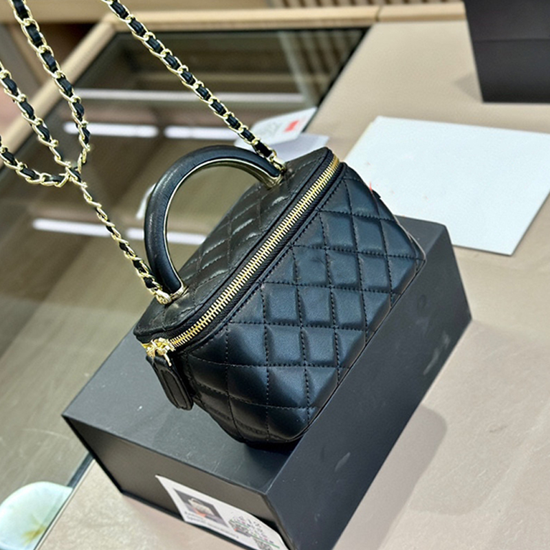 Luxury Designer Fashion Womens Crossbody Handbags Exquisite Sheepskin Portable A Celebrity High Quality Classics Women Makeup Box, Black
Luxury Designer Fashion Womens Crossbody Handbags Exquisite Sheepskin Portable A Celebrity High Quality Classics Women Makeup Box, Black