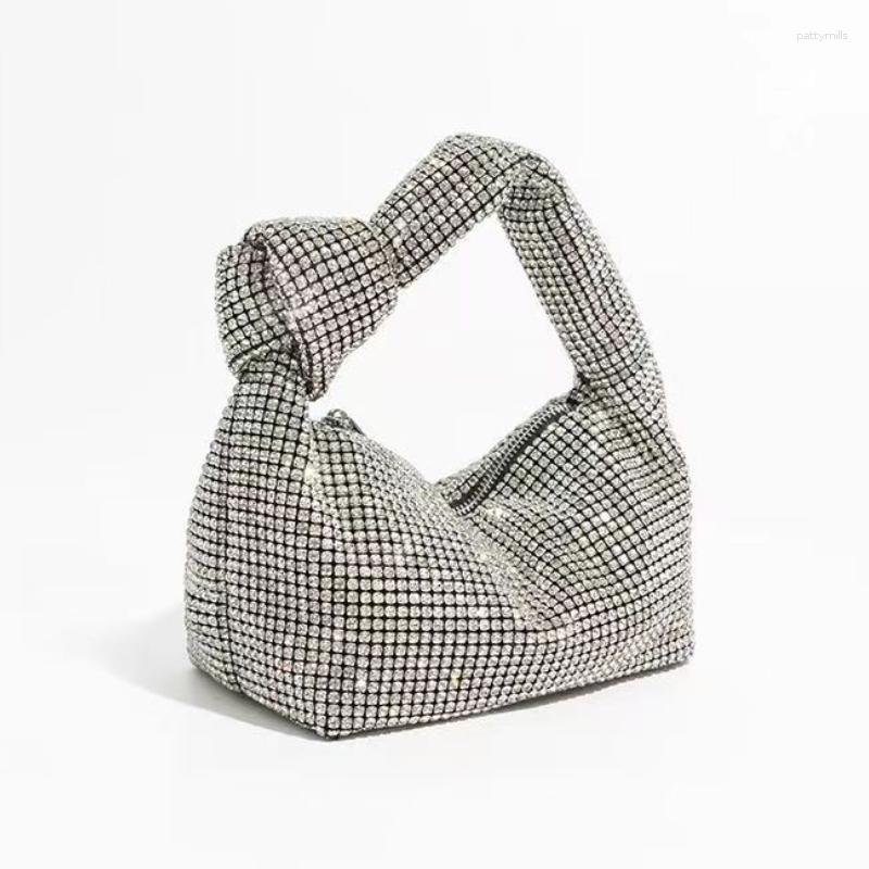 Evening Bags KUROYABU Fashion Trend Diamond-encrusted Bucket Pack Personality Rhinestone Chain High Quality Exquisite Bag, Silver
Evening Bags KUROYABU Fashion Trend Diamond-encrusted Bucket Pack Personality Rhinestone Chain High Quality Exquisite Bag, Silver