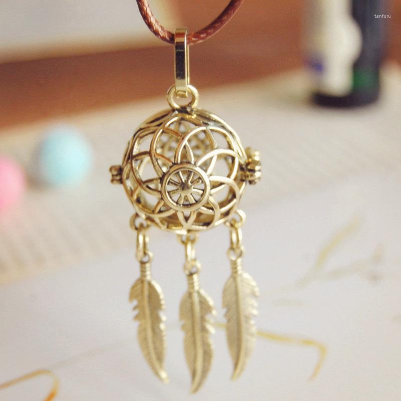 Pendant Necklaces 1PC Dream Catcher Pentagram Leaf Cage Aroma Essential Oil Diffuser Locket Necklace
Pendant Necklaces 1PC Dream Catcher Pentagram Leaf Cage Aroma Essential Oil Diffuser Locket Necklace