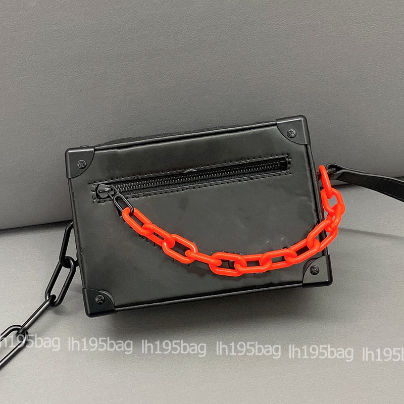 M58906 Mini Soft Trunk Chain Embossed Box Bag Small Square Bag Unisex Crossbody Bag Small Case, Black
M58906 Mini Soft Trunk Chain Embossed Box Bag Small Square Bag Unisex Crossbody Bag Small Case, Black