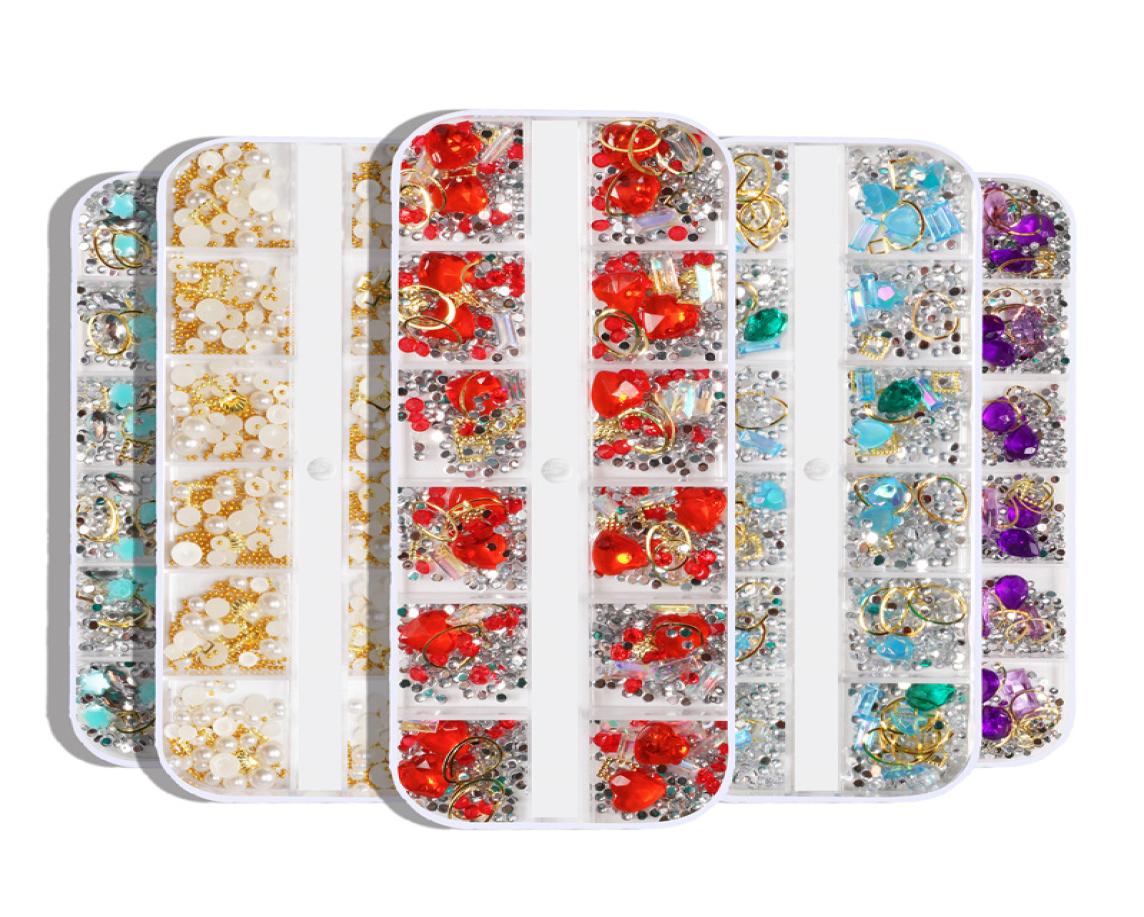 12Grids Crystal Nail art Rhinestones Pearl Metal Rivet Glass Mixed Size 3D Manicure DIY Alloy Decorations For Nails Art2702880
12Grids Crystal Nail art Rhinestones Pearl Metal Rivet Glass Mixed Size 3D Manicure DIY Alloy Decorations For Nails Art2702880