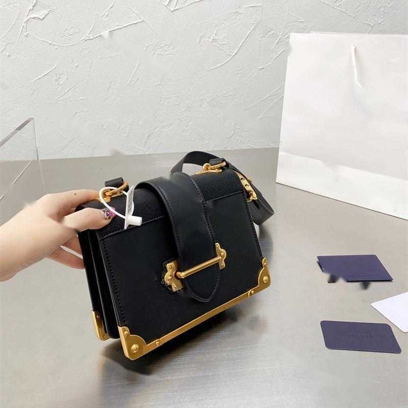 Fashion luxury brand designer bag Real Leather Cahier Shoulder Bag Designer Women Fashion Luxury Crossbody Bags, Red
Fashion luxury brand designer bag Real Leather Cahier Shoulder Bag Designer Women Fashion Luxury Crossbody Bags, Red