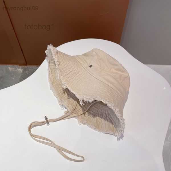 Bob Luxury Designer Bucket Hat Solid Color Hats for Women and Men Wide Brim Artichaut Classic Letters Fashion Many Summer Colors Beach Travel Cap 5 Amuo 6XTB, White
Bob Luxury Designer Bucket Hat Solid Color Hats for Women and Men Wide Brim Artichaut Classic Letters Fashion Many Summer Colors Beach Travel Cap 5 Amuo 6XTB, White