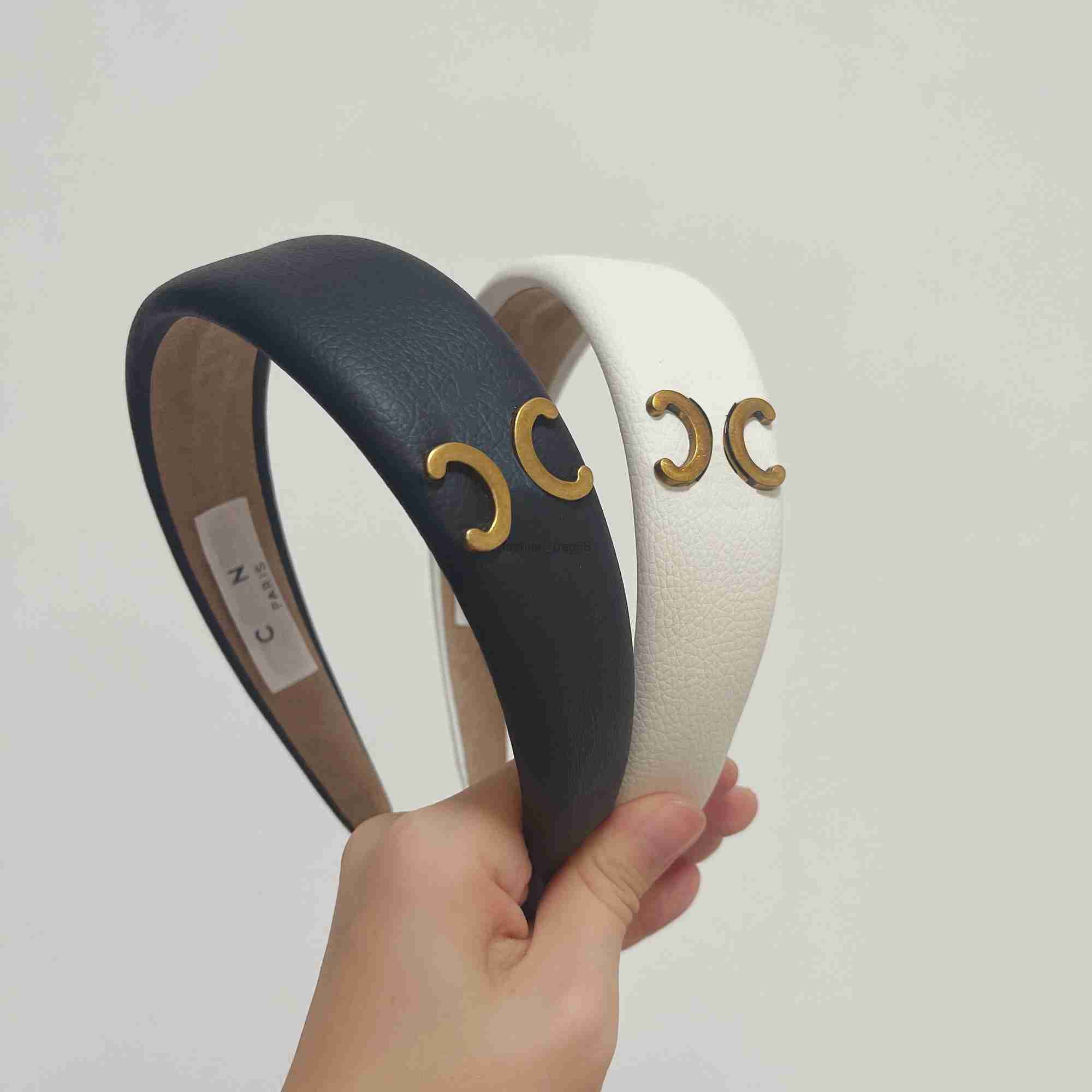 Europe Elegant Headband Springtime Girl Love sponge Hair Hoop Black Versatile Hairband Love leather Headwear Fashion Versatile French Popular Brand Gift
Europe Elegant Headband Springtime Girl Love sponge Hair Hoop Black Versatile Hairband Love leather Headwear Fashion Versatile French Popular Brand Gift
