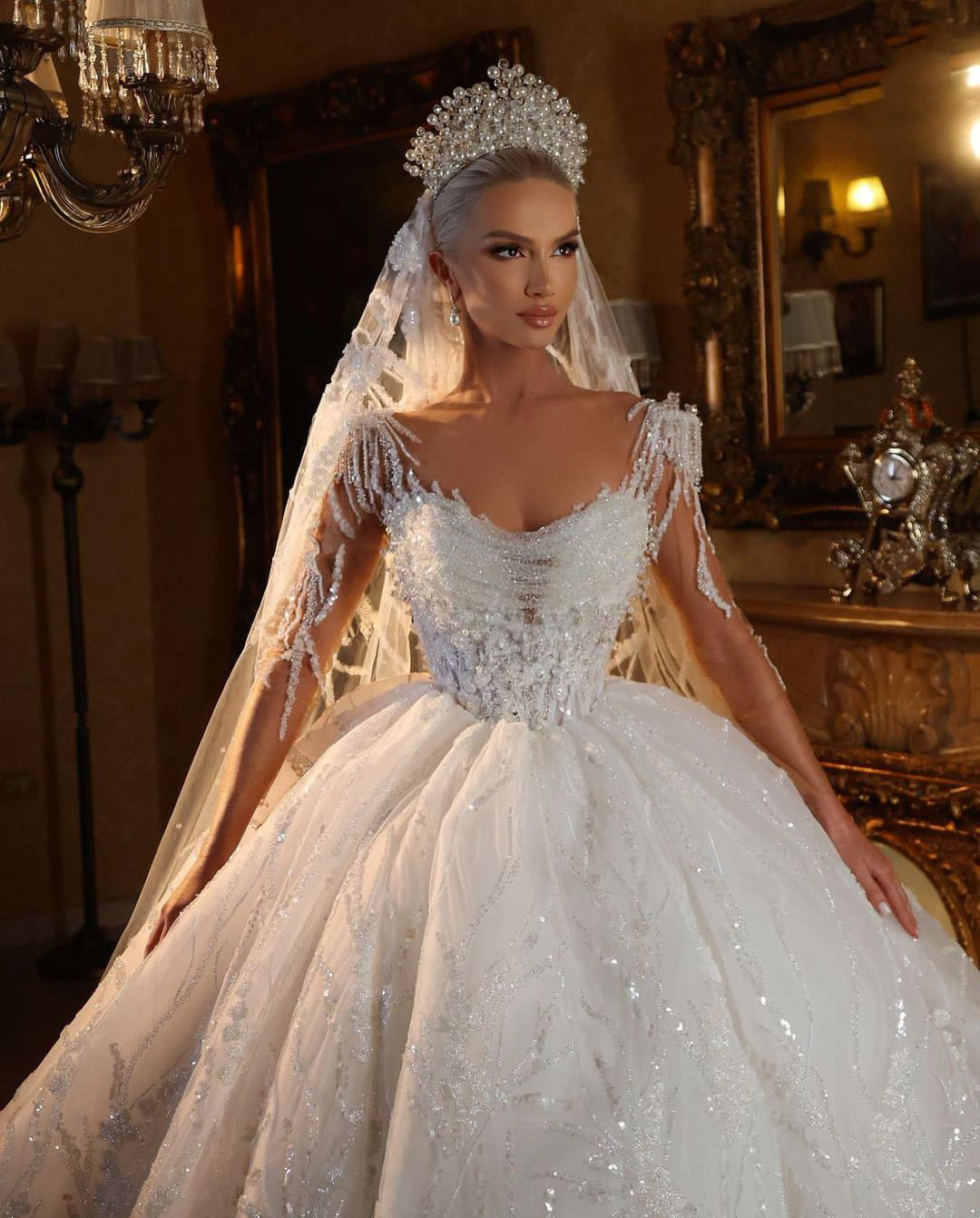 Elegant Ball Gown Wedding Dresses V Neck Long Sleeves Sequins Appliques Beaded or Length Ruffles 3D Lace Zipper Tassel Bridal Gowns Plus Size Vestido 