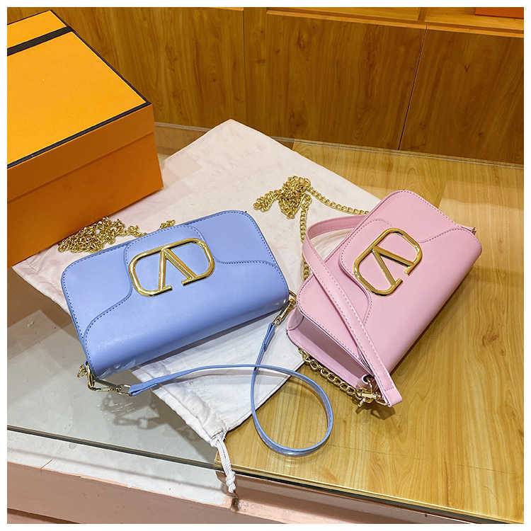 High quality women's valentino bag CVEH tote Bags 2023 new spring/summer solid color small square handbag simple and versatile chain purse luxury wallet, Rose pink
High quality women's valentino bag CVEH tote Bags 2023 new spring/summer solid color small square handbag simple and versatile chain purse luxury wallet, Rose pink