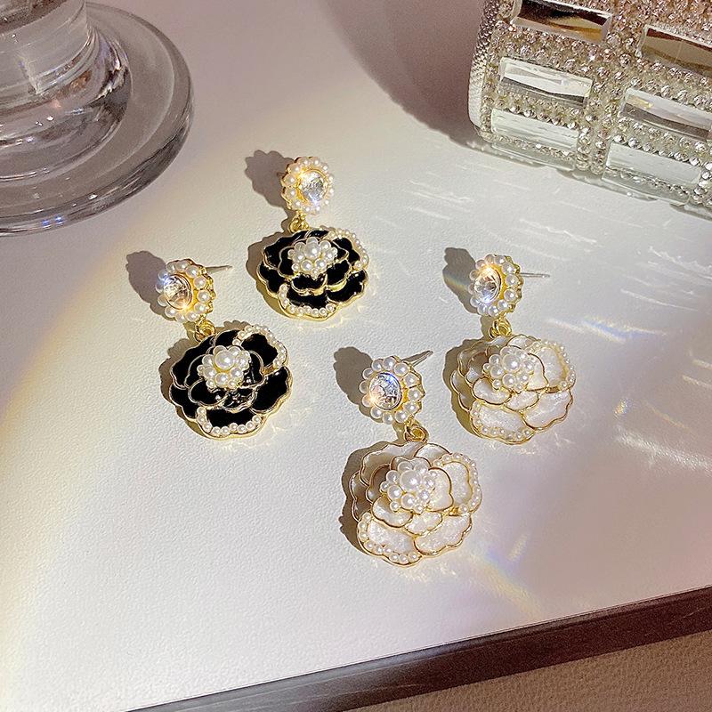 Dangle Earrings Fashion Design Spring Camellia Crystal Earring 2023 Hollow Women's Clothing Accessories Luxury Jewelry
Dangle Earrings Fashion Design Spring Camellia Crystal Earring 2023 Hollow Women's Clothing Accessories Luxury Jewelry