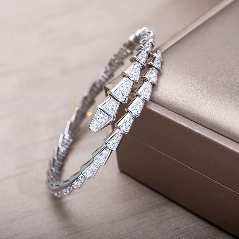 Designer Bracelets Luxury Silver Torque Bangle Bamboo Bone Bracelets For Women Adjustable Serpentine Full Diamonds Bracelet 3 Colours Casual Party Gift Jewelry
Designer Bracelets Luxury Silver Torque Bangle Bamboo Bone Bracelets For Women Adjustable Serpentine Full Diamonds Bracelet 3 Colours Casual Party Gift Jewelry