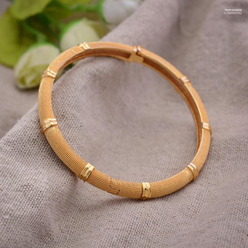 Bangle 1Pcs/Lot Bangles 24K Ethiopian Arabia Gold Color For Women Girl Dubai African Wedding Bangls Bracelet Party Bridal Gift Raym22
Bangle 1Pcs/Lot Bangles 24K Ethiopian Arabia Gold Color For Women Girl Dubai African Wedding Bangls Bracelet Party Bridal Gift Raym22