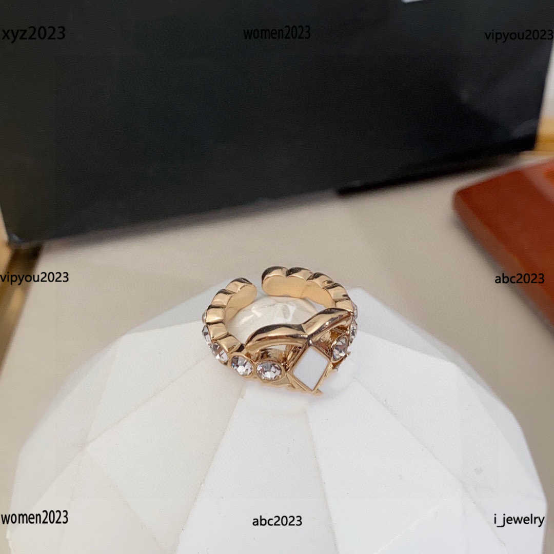 designer women ring Logo shape Wedding Rings fashion Non fading jewelry Diamond inlaid design Couple Rings #Including box New listing
designer women ring Logo shape Wedding Rings fashion Non fading jewelry Diamond inlaid design Couple Rings #Including box New listing