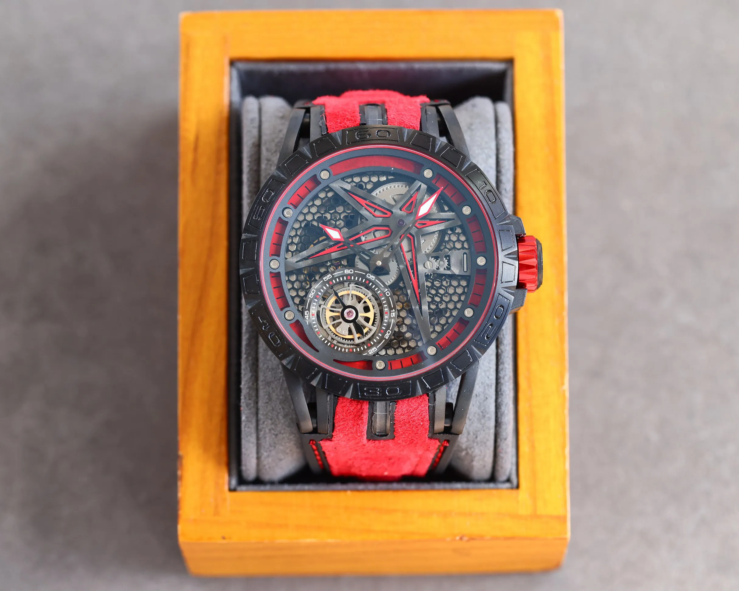 U1 Top-grade AAA Men's watch stainless steel bezel rubber leather composite strap mechanical automatic chain movement
U1 Top-grade AAA Men's watch stainless steel bezel rubber leather composite strap mechanical automatic chain movement