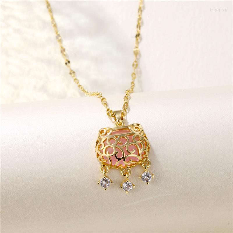 Pendant Necklaces Exquisite Vintage Hollow Pattern Sweet Pink Longevity Lock Stainless Steel Women Necklace Female Clavicle Chain Jewelry
Pendant Necklaces Exquisite Vintage Hollow Pattern Sweet Pink Longevity Lock Stainless Steel Women Necklace Female Clavicle Chain Jewelry