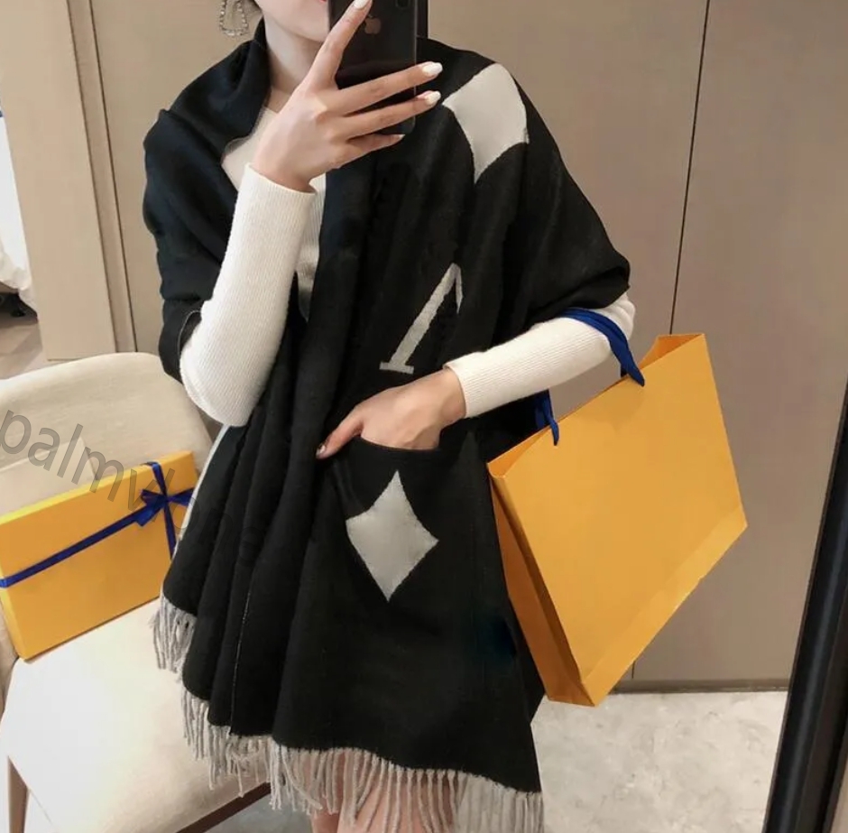Fashion Designer Scarf with Geometric Patterns Winter brand Letters Print Cashmere Scarves for Women Warm Plaid Cotton Shawl Wraps Size 180x65cm no box
Fashion Designer Scarf with Geometric Patterns Winter brand Letters Print Cashmere Scarves for Women Warm Plaid Cotton Shawl Wraps Size 180x65cm no box
