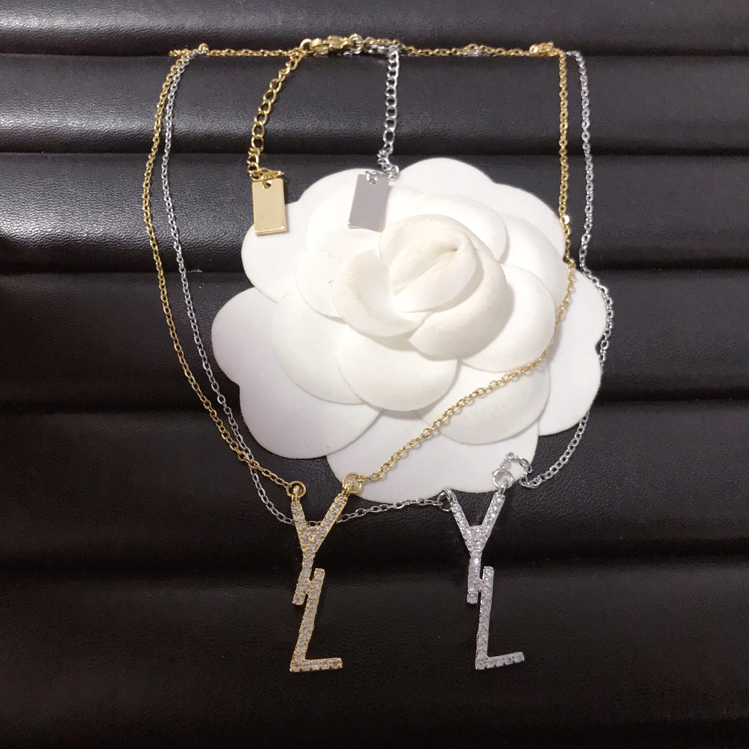 Luxury Pendant Necklace Fashion Women Letter Designer Diamond Inlaid Jewelry Men and Women Fashion Personalized Party Gifts Very Fashion
Luxury Pendant Necklace Fashion Women Letter Designer Diamond Inlaid Jewelry Men and Women Fashion Personalized Party Gifts Very Fashion