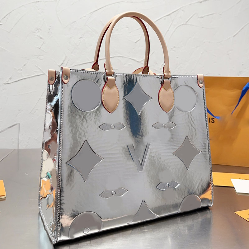 Shiny Silver Embossed Large Capacity Designer Shopping Bag Quilted Tote with Top Handle Glossy Old Flower Long Leather Strap Shoulder Handbag Fashion Sacoche 35cm
Shiny Silver Embossed Large Capacity Designer Shopping Bag Quilted Tote with Top Handle Glossy Old Flower Long Leather Strap Shoulder Handbag Fashion Sacoche 35cm