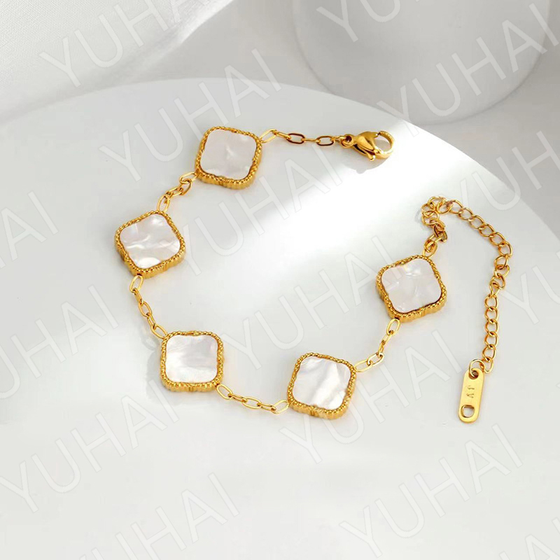 designer Classic Lucky 4/Four Leaf Clover Bracelet Black agate Bracelet 18K Gold Plated Women's and Girls' Valentine's Mother's Day Engagement Jewelry
designer Classic Lucky 4/Four Leaf Clover Bracelet Black agate Bracelet 18K Gold Plated Women's and Girls' Valentine's Mother's Day Engagement Jewelry