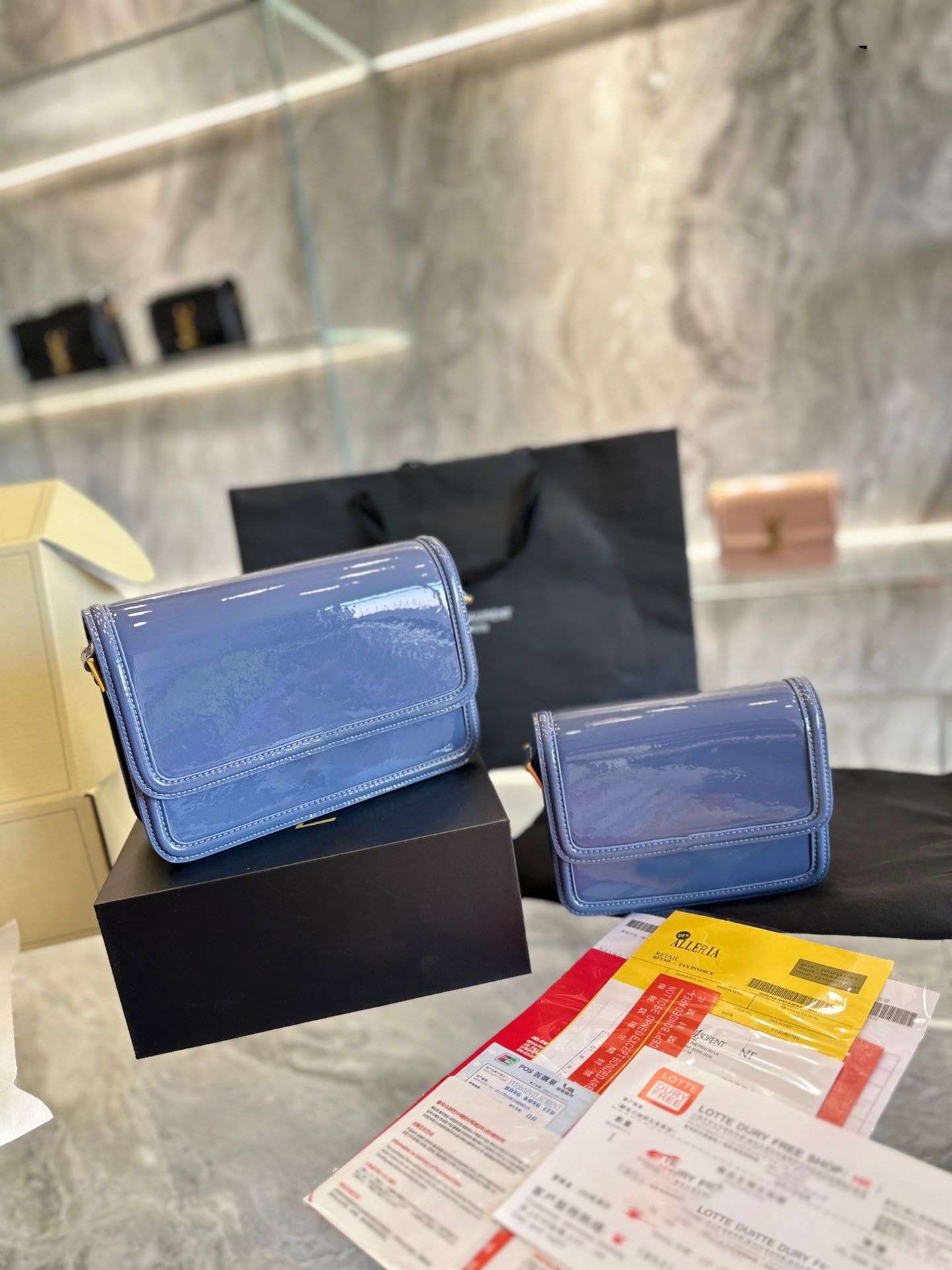 2023 Classic women's with leather four bag designer belt box bag envelope bag shoulder colors gift patent messenger Lvpxw, Black
2023 Classic women's with leather four bag designer belt box bag envelope bag shoulder colors gift patent messenger Lvpxw, Black