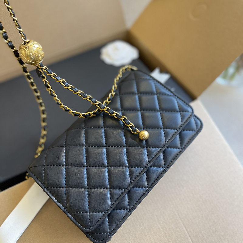 Designer Crossbody Purse Hobos Luxury Diamond Lattice Soft Shoulder Bag Woc ss21 Flap Genuine Leather Adjustable Chain Wallet Cowhide Handle Bags Channel Size 20cm, White 20cm
Designer Crossbody Purse Hobos Luxury Diamond Lattice Soft Shoulder Bag Woc ss21 Flap Genuine Leather Adjustable Chain Wallet Cowhide Handle Bags Channel Size 20cm, White 20cm