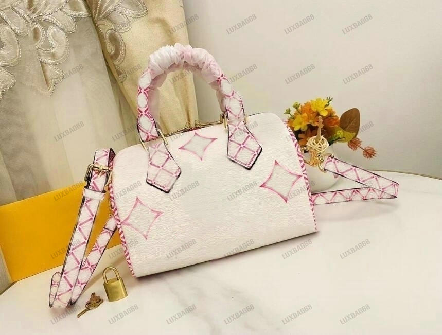 Summer Speedy Bandouliere 25 20cm By The Pool Beige Rose Pink Blue Autres Toiles Crafted Giant Monograms Handbags M22987 M23073, 01
Summer Speedy Bandouliere 25 20cm By The Pool Beige Rose Pink Blue Autres Toiles Crafted Giant Monograms Handbags M22987 M23073, 01