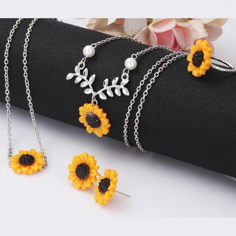 Chains Fashion Trend Sunflower Leaves Four-Piece Bracelet Earrings Ring Necklace Aesthetic For Women Collares Para Mujer
Chains Fashion Trend Sunflower Leaves Four-Piece Bracelet Earrings Ring Necklace Aesthetic For Women Collares Para Mujer