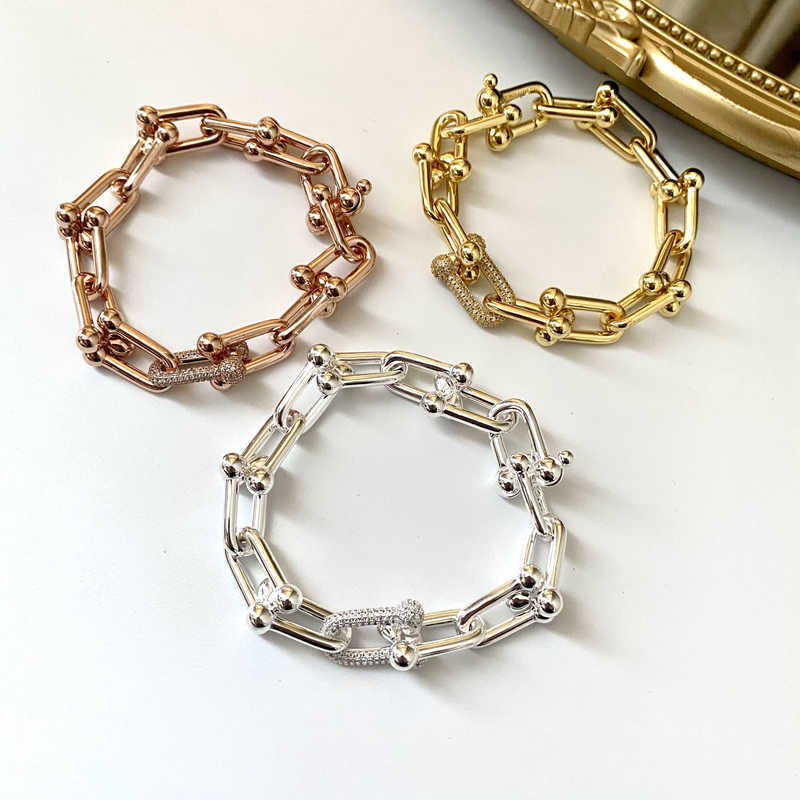 Hot selling funds MingTiffay s925 Sterling Silver Hardwear Series Diamond Set U-shaped Bamboo Hoof Buckle Couple Bracelet Fashion Style
Hot selling funds MingTiffay s925 Sterling Silver Hardwear Series Diamond Set U-shaped Bamboo Hoof Buckle Couple Bracelet Fashion Style