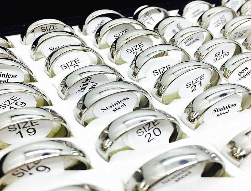 100pcslot silver Ring couple Men Women unisex Silver 6MM Stainless Steel Jewelry wedding engagement party whole lots bulk bra7449480
100pcslot silver Ring couple Men Women unisex Silver 6MM Stainless Steel Jewelry wedding engagement party whole lots bulk bra7449480