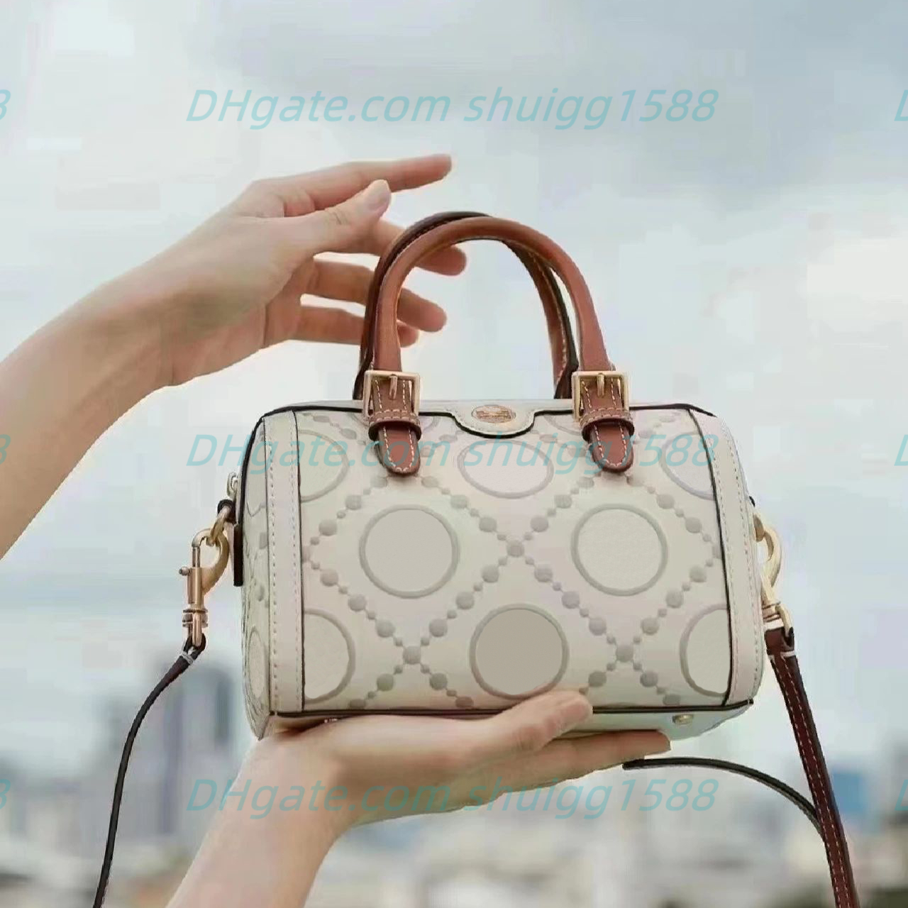 True Leather Totes Cosmetic Bags Designers Luxurys Women Wine barrel bag shoulder bags handbags Famous brands Embossing process cultch bags Cross Body, White
True Leather Totes Cosmetic Bags Designers Luxurys Women Wine barrel bag shoulder bags handbags Famous brands Embossing process cultch bags Cross Body, White