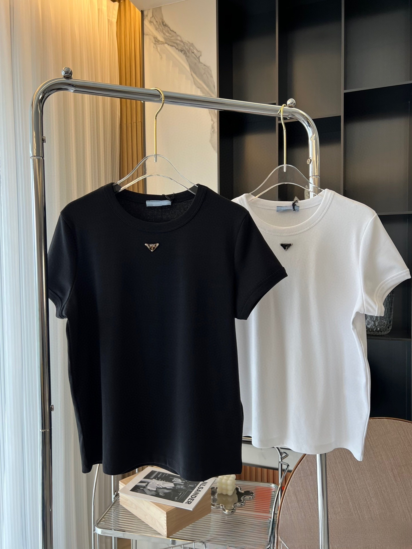 Designer T Shirts Mens Women Round Neck Versatile Short Sleeved T-Shirt Simple Casual Classic Top For Women, Black
Designer T Shirts Mens Women Round Neck Versatile Short Sleeved T-Shirt Simple Casual Classic Top For Women, Black