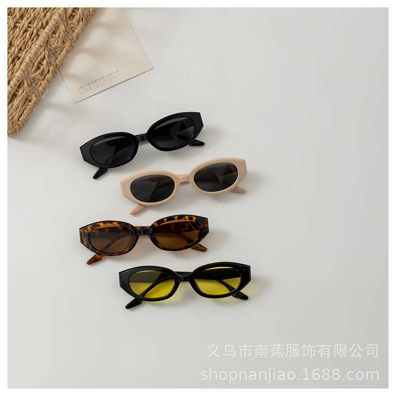 Ins's popular children's with the same Korean boys girls' outings sun protection concave design foreign style and personalized sunglasses
Ins's popular children's with the same Korean boys girls' outings sun protection concave design foreign style and personalized sunglasses