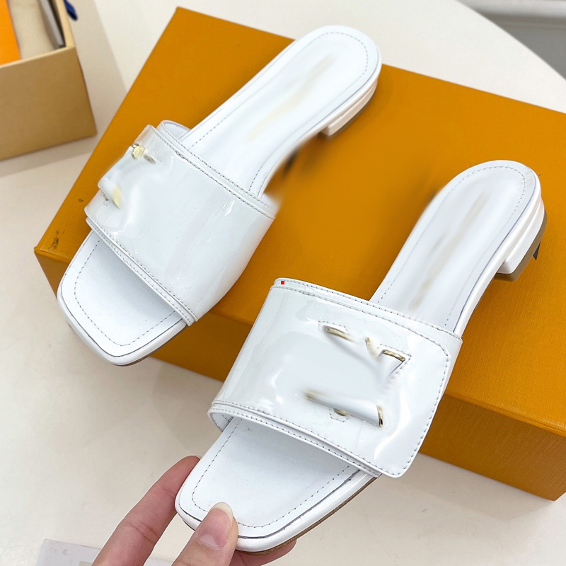2023 Fashion Slippers Summer Women Slippers Platform Punk Rock Leather Mules Creative Metal Fittings Casual Party Shoes Female Outdoor Slides -457, Picture color
2023 Fashion Slippers Summer Women Slippers Platform Punk Rock Leather Mules Creative Metal Fittings Casual Party Shoes Female Outdoor Slides -457, Picture color