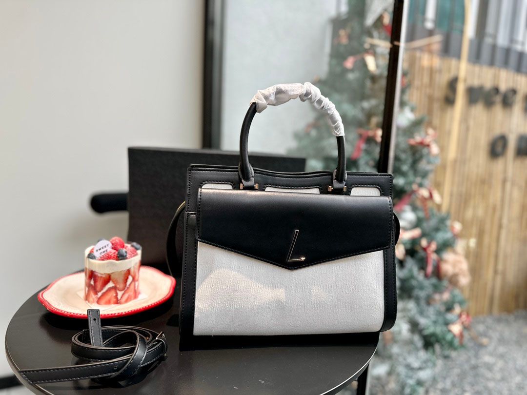 free designer Shoulder luxury highest bag classic woman purse Handbag wallet ship Purses Fashion bags Female Tote Messenger Clutch qual Omgo, Black
free designer Shoulder luxury highest bag classic woman purse Handbag wallet ship Purses Fashion bags Female Tote Messenger Clutch qual Omgo, Black