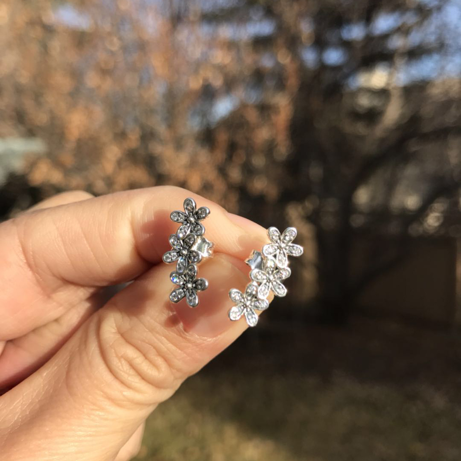 Fashionable Flower Stud Earrings in Polished 925 Sterling Silver with Imitation Diamond Detailing for Her