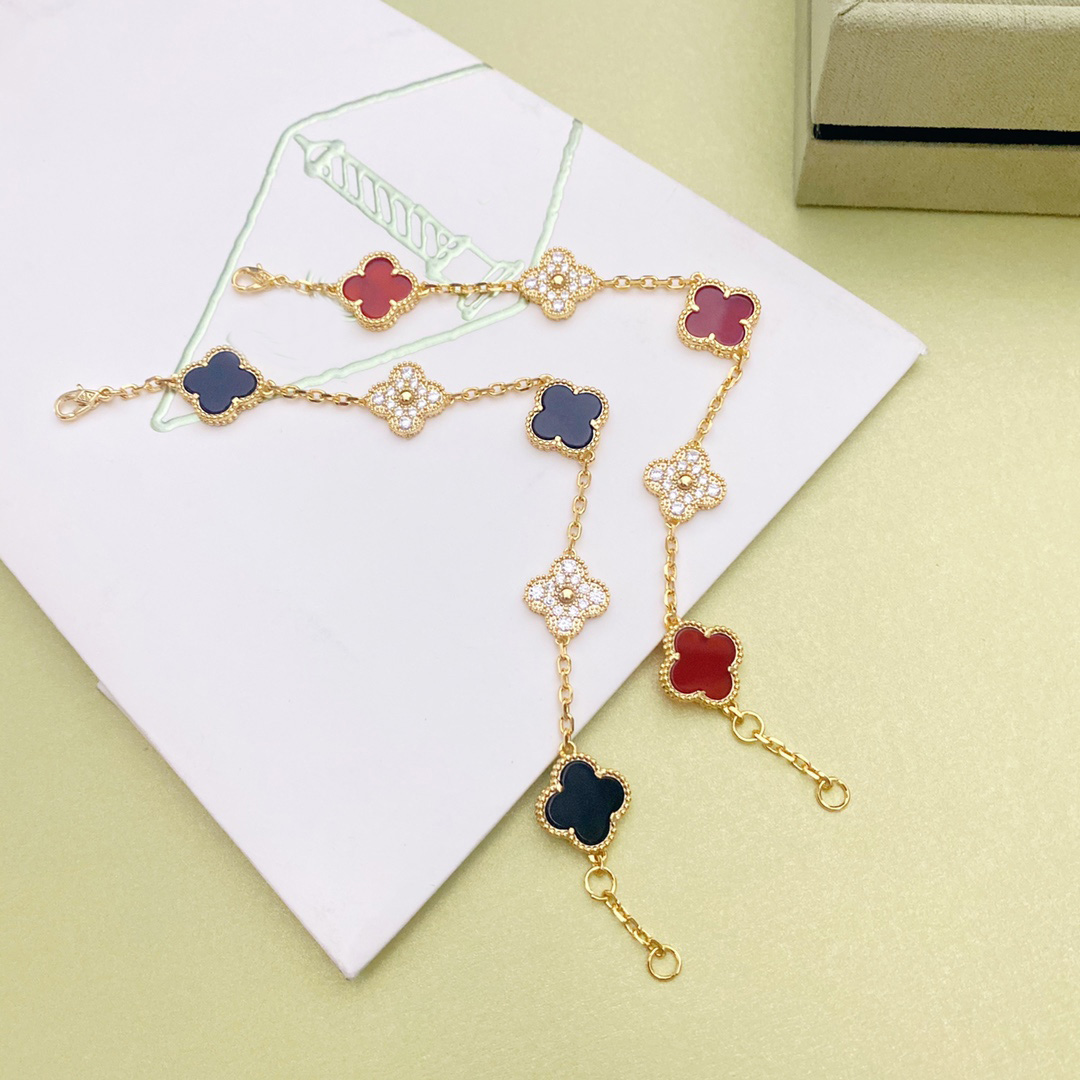 Fashion Classic Lucky Clover Bracelet 18K Gold Plated Chain Ladies and Girls Valentine's Day Mother's Day Engagement Jewelry
Fashion Classic Lucky Clover Bracelet 18K Gold Plated Chain Ladies and Girls Valentine's Day Mother's Day Engagement Jewelry