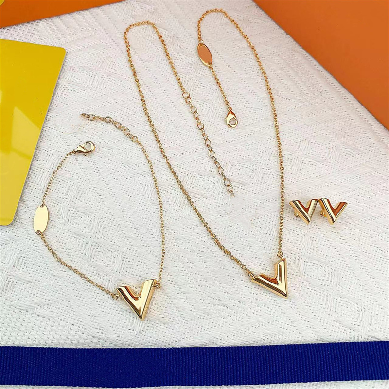 luxury women necklace gold link chains Stainless Steel jewelry designer for womans Valentine's Day 18k gold necklaces japan Europe America fashion silver chain
luxury women necklace gold link chains Stainless Steel jewelry designer for womans Valentine's Day 18k gold necklaces japan Europe America fashion silver chain
