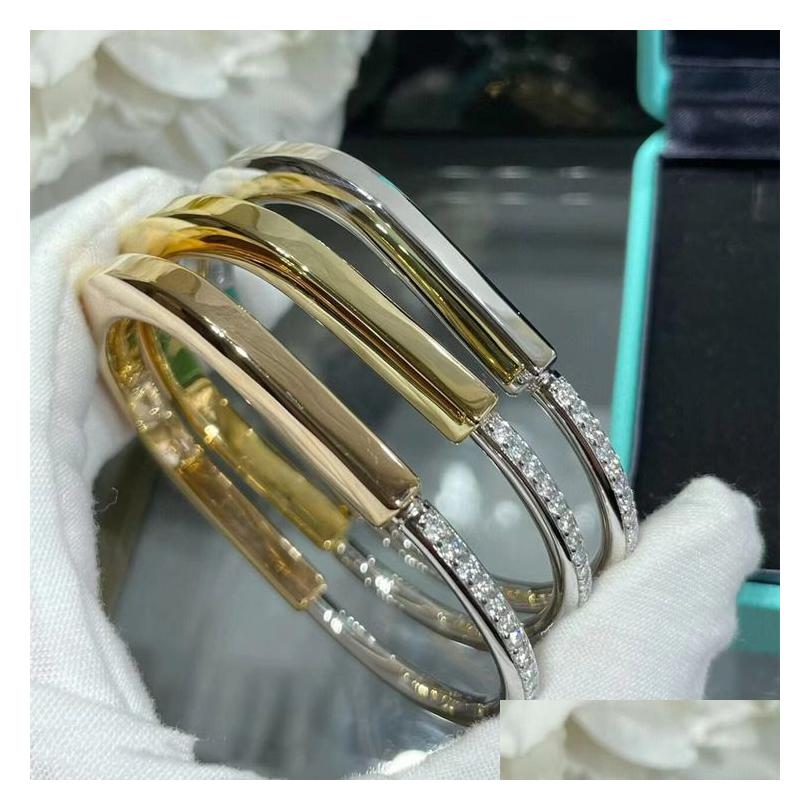 Bangle Luxury Lock Bracelet Designer For Women Love Bangles Sier Rose Gold Titanium Steel Jewelry Mens Never Fade Not Allergic Weddi Dhx5F
Bangle Luxury Lock Bracelet Designer For Women Love Bangles Sier Rose Gold Titanium Steel Jewelry Mens Never Fade Not Allergic Weddi Dhx5F