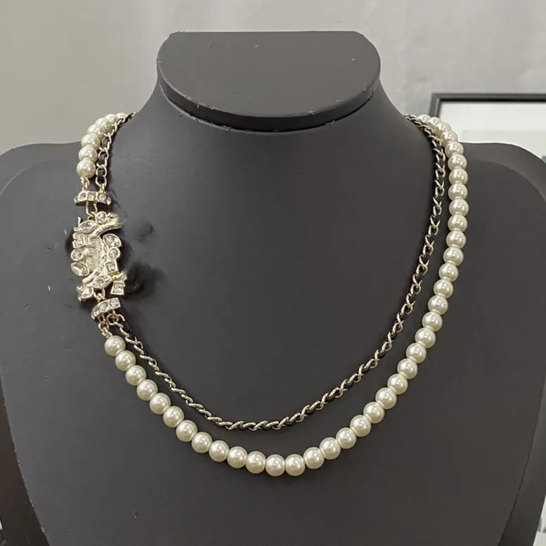 Luxury designer necklace pendant charm fashion chain mothers female couple holiday birthday party gift necklace 
Luxury designer necklace pendant charm fashion chain mothers female couple holiday birthday party gift necklace