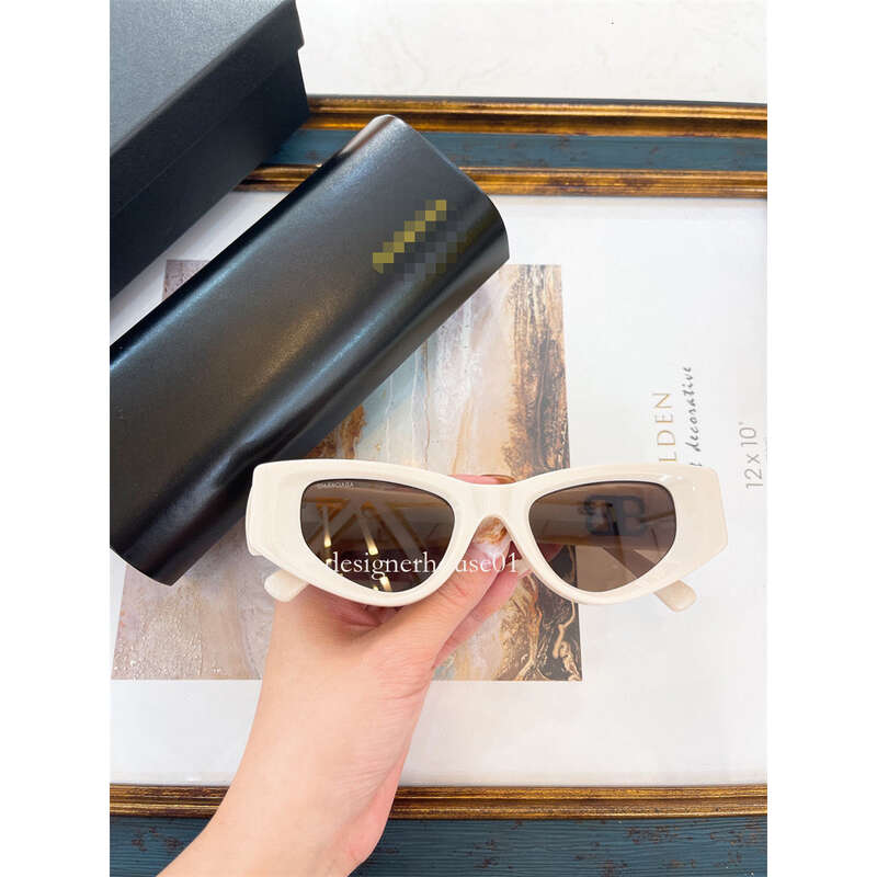 designer sunglasses2023 New Family B Sunglasses Female Cat's Eyes Sunglasses in the Main Street of Blog Can Replace Sunglasses
designer sunglasses2023 New Family B Sunglasses Female Cat's Eyes Sunglasses in the Main Street of Blog Can Replace Sunglasses