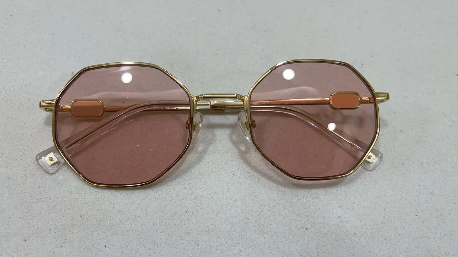 top quality 2040 Womens Sunglasses for women men sun glasses fashion style protects eyes UV400 lens with designer glasses fashionsunglasses5a
top quality 2040 Womens Sunglasses for women men sun glasses fashion style protects eyes UV400 lens with designer glasses fashionsunglasses5a