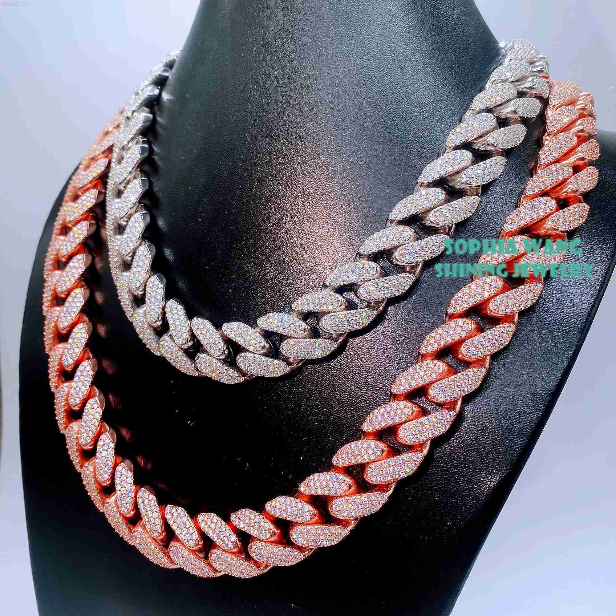 18mm Vvs Lab Diamond Sterling Silver 925 White Gold Men Hip Hop Bling Moissanite Cuban Iced Out Cuban Link
18mm Vvs Lab Diamond Sterling Silver 925 White Gold Men Hip Hop Bling Moissanite Cuban Iced Out Cuban Link