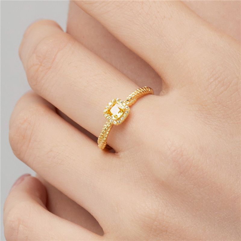 4x4mm Sparkling Diamond Square Real 925 Silver Ring Yellow 8A Cubic Zirconia Ring 18k Gold for Woman Engagement Wedding Rings Jewelry Gift Box Opening Adjustable
4x4mm Sparkling Diamond Square Real 925 Silver Ring Yellow 8A Cubic Zirconia Ring 18k Gold for Woman Engagement Wedding Rings Jewelry Gift Box Opening Adjustable
