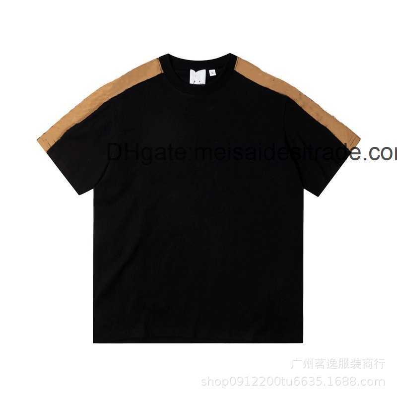 AAAAA Designer Luxury T-shirt Bur Brand The correct version BU's new plaid shoulder panel short sleeve T-shirt High Street Versatile Couple's trend, Black
AAAAA Designer Luxury T-shirt Bur Brand The correct version BU's new plaid shoulder panel short sleeve T-shirt High Street Versatile Couple's trend, Black