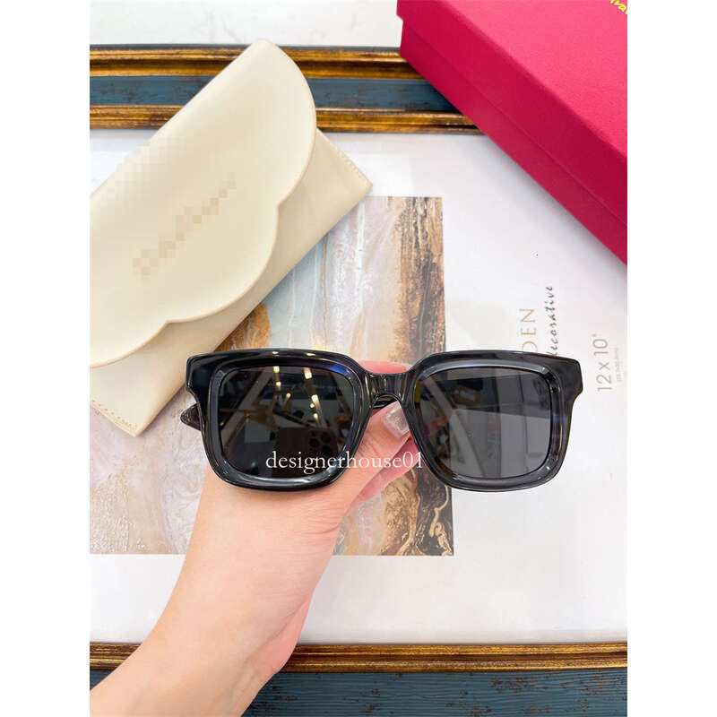 designer sunglasses2023 New Men's and Women's Sunglasses Box Fashion Sunglasses Street Shooting Sunglasses
designer sunglasses2023 New Men's and Women's Sunglasses Box Fashion Sunglasses Street Shooting Sunglasses