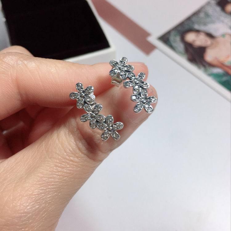 Fashionable Flower Stud Earrings in Polished 925 Sterling Silver with Imitation Diamond Detailing for Her