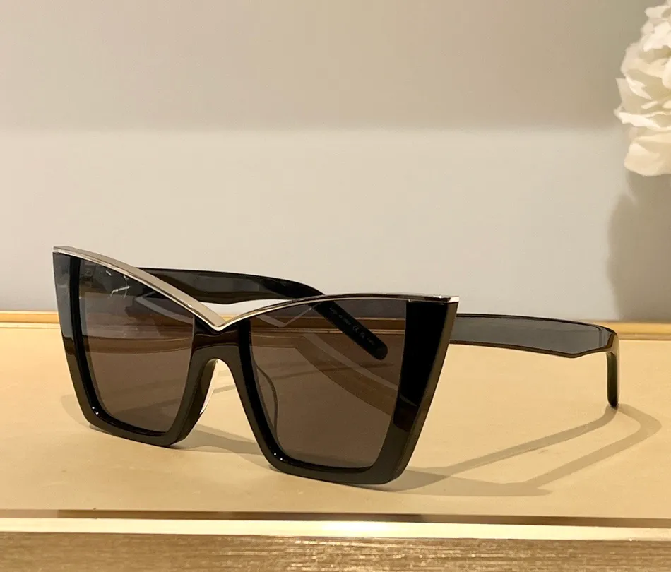 Fashionable Unique Designers Sunglasses Summer Sunnies Stylish Glasses Gafas 570 Cat Eye De Sol Shades Da Sole UV400 Eyewear
Fashionable Unique Designers Sunglasses Summer Sunnies Stylish Glasses Gafas 570 Cat Eye De Sol Shades Da Sole UV400 Eyewear