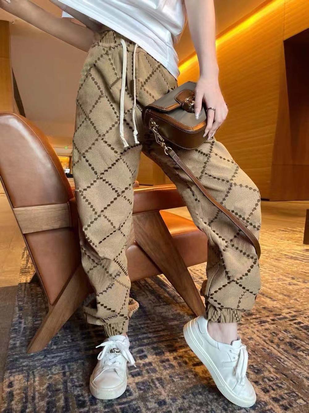 Women Mens Pants Designer Jogger Pants with Letters Hip Hop Sports Pants Elastic Waist Long Sports Trousers Track Pant Homme Clothing, Khaki
Women Mens Pants Designer Jogger Pants with Letters Hip Hop Sports Pants Elastic Waist Long Sports Trousers Track Pant Homme Clothing, Khaki
